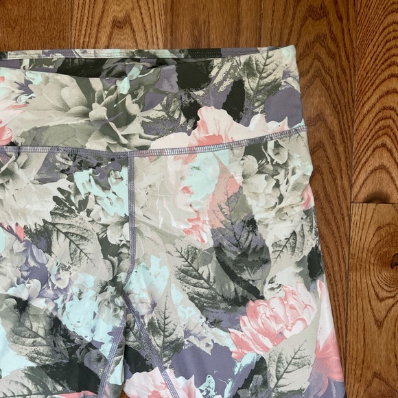 Fabletics Power Hold Floral Print - Picture 2 of 2